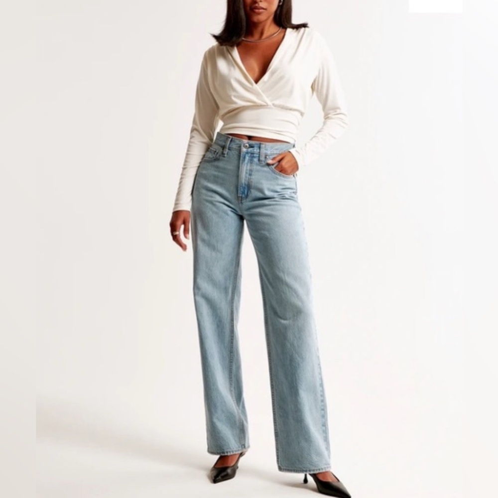 NWT Abercrombie & Fitch Crossover Long Sleeve V Neck Top, Size L
